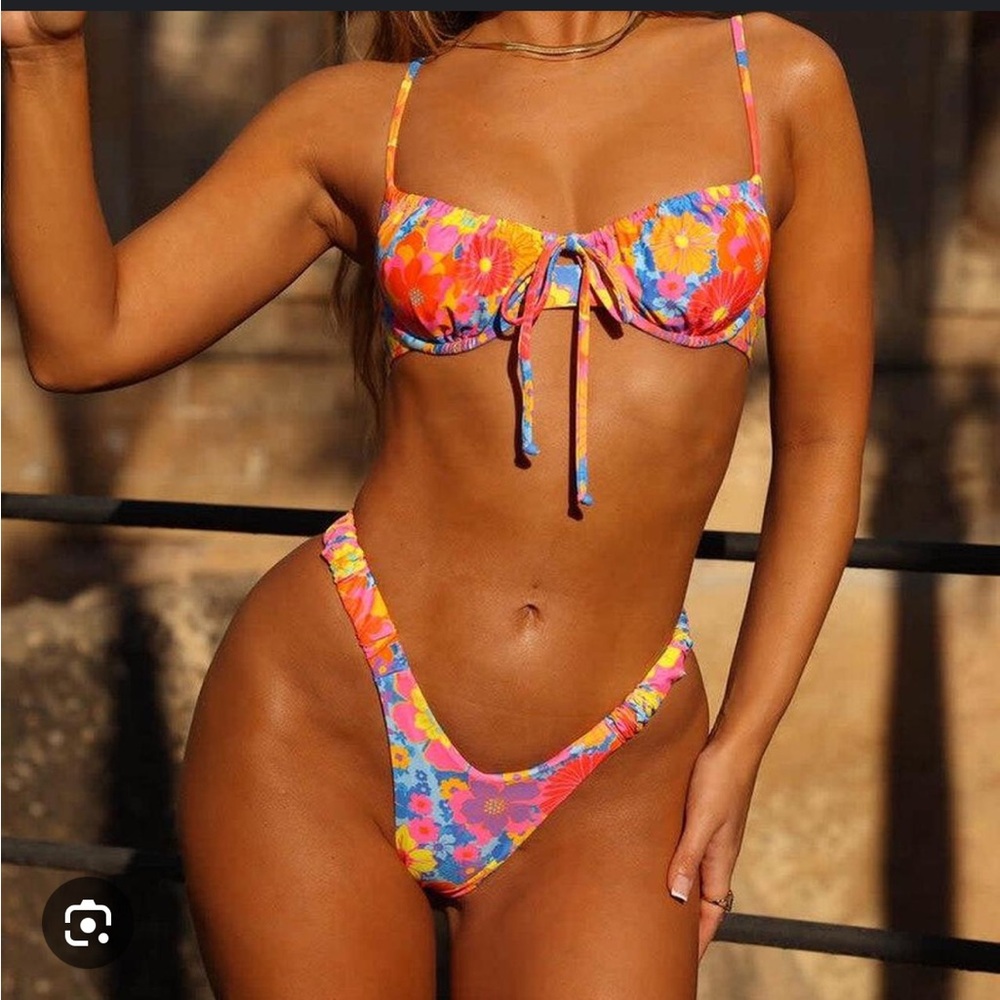 NWT Kulani Kinis Bikini in Sapphire Sun print